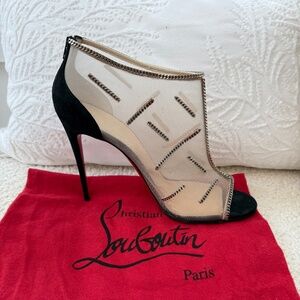 Christian Louboutin, Size 42, Mesh Chain Accents Pump